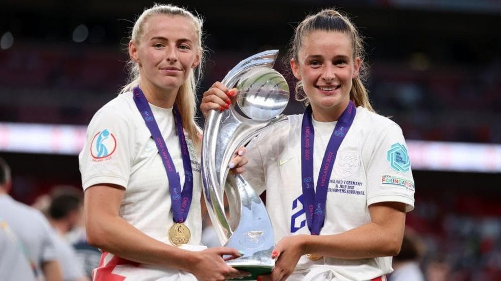 Toone and Kelly miss out on Lionesses squad